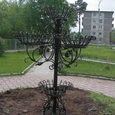 Кованая цветочница 25